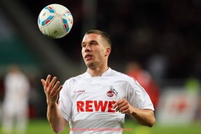 龙珠直播-法甲球员表现亮点回顾：赛季关键比赛中的突出表现分析